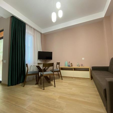 Lovely And Cozy Apartment! Kutaisi Bagian luar foto