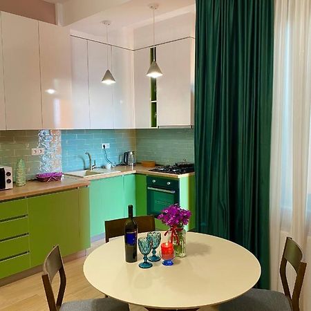 Lovely And Cozy Apartment! Kutaisi Bagian luar foto