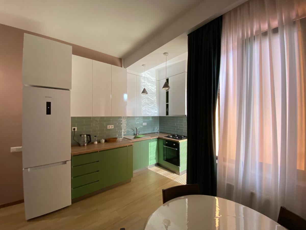 Lovely And Cozy Apartment! Kutaisi Bagian luar foto
