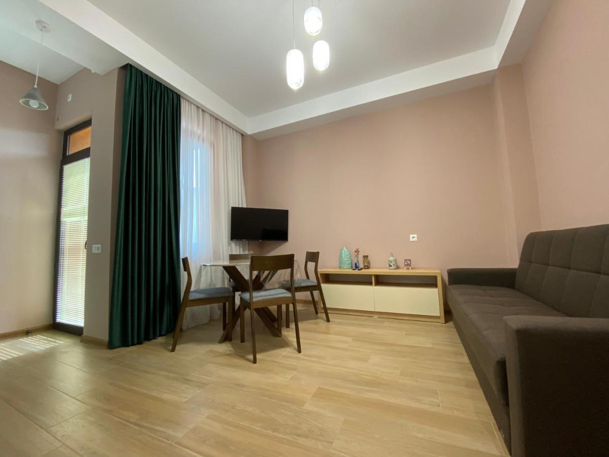 Lovely And Cozy Apartment! Kutaisi Bagian luar foto