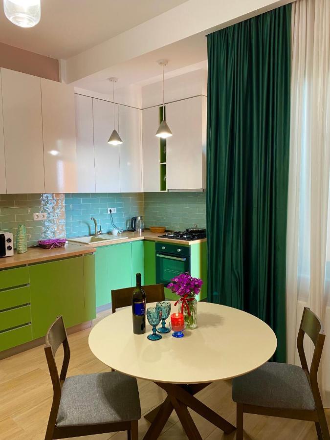 Lovely And Cozy Apartment! Kutaisi Bagian luar foto